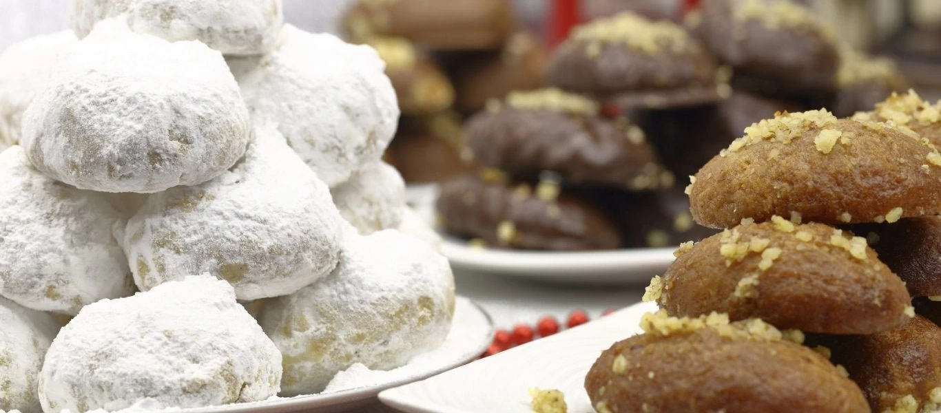 Μελομακάρονα και κουραμπιέδες: Γνωρίζετε από που πήραν την ονομασία τους;